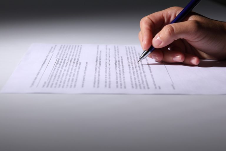 Скільки коштує переоформлення квартири?