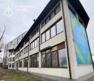 У Києві чоловік побудував приміщення в прибережній зоні озера Тельбін без дозволів