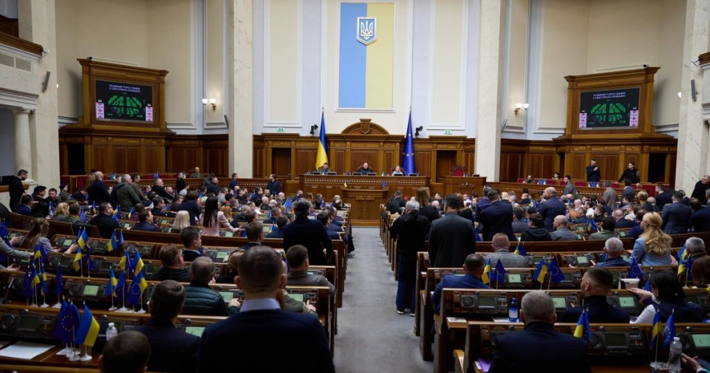 Политический кризис в Раде: депутаты требуют отставок