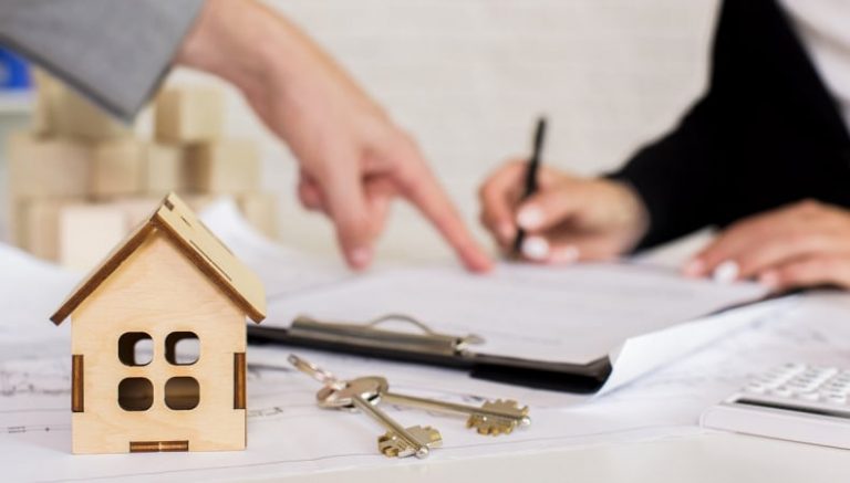 Податки на продажу нерухомості за кордоном для громадян України