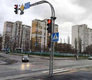 Новий світлофорний об’єкт на перехресті вулиць Радужної та Ігоря Юхновського