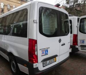 Київ отримав 3 нових мікроавтобуси для соціального обслуговування