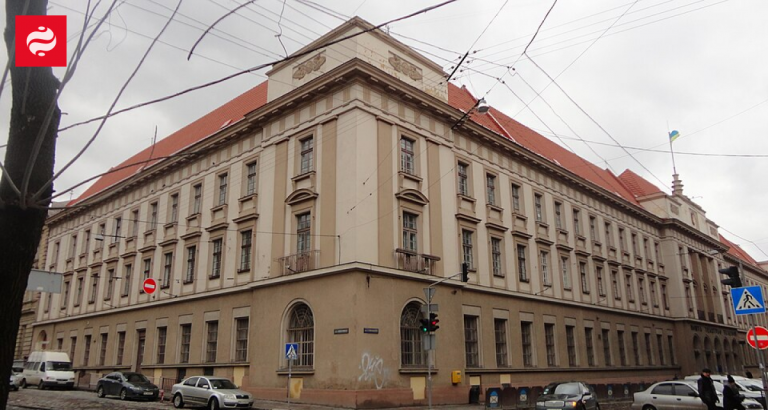 Суд відкрив провадження щодо повернення будівлі Головної пошти у Львові