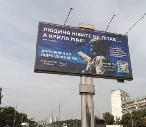 В Деснянском районе продолжается демонтаж незаконной рекламы