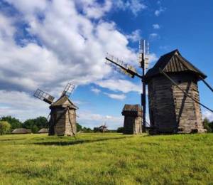 В Києві почав курсувати рейсовий автобус №58 до музею в Пирогово