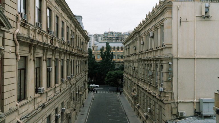 Як перевірити історію квартири перед купівлею документи реєстри та ризики